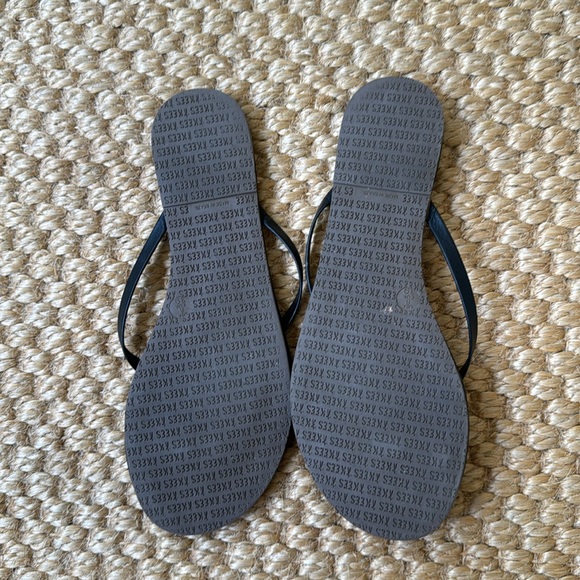 Tkees Black Flip Flop - size 8 - Picture 2 of 3